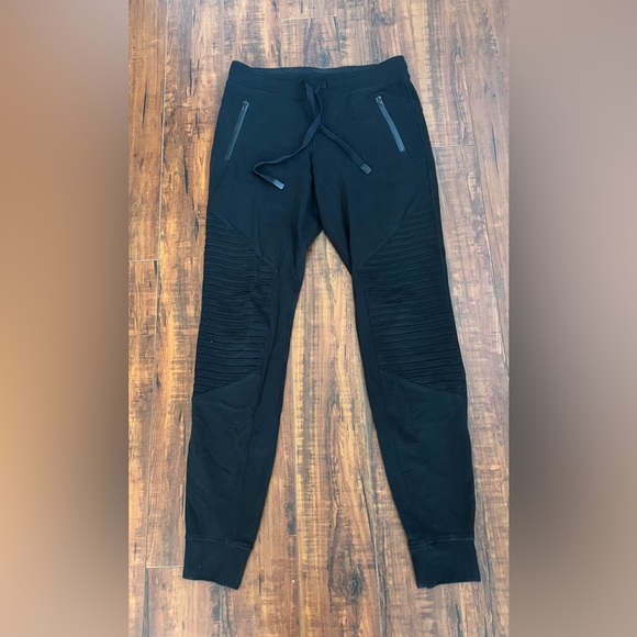 Alo Urban Moto Joggers - Picture 7 of 11